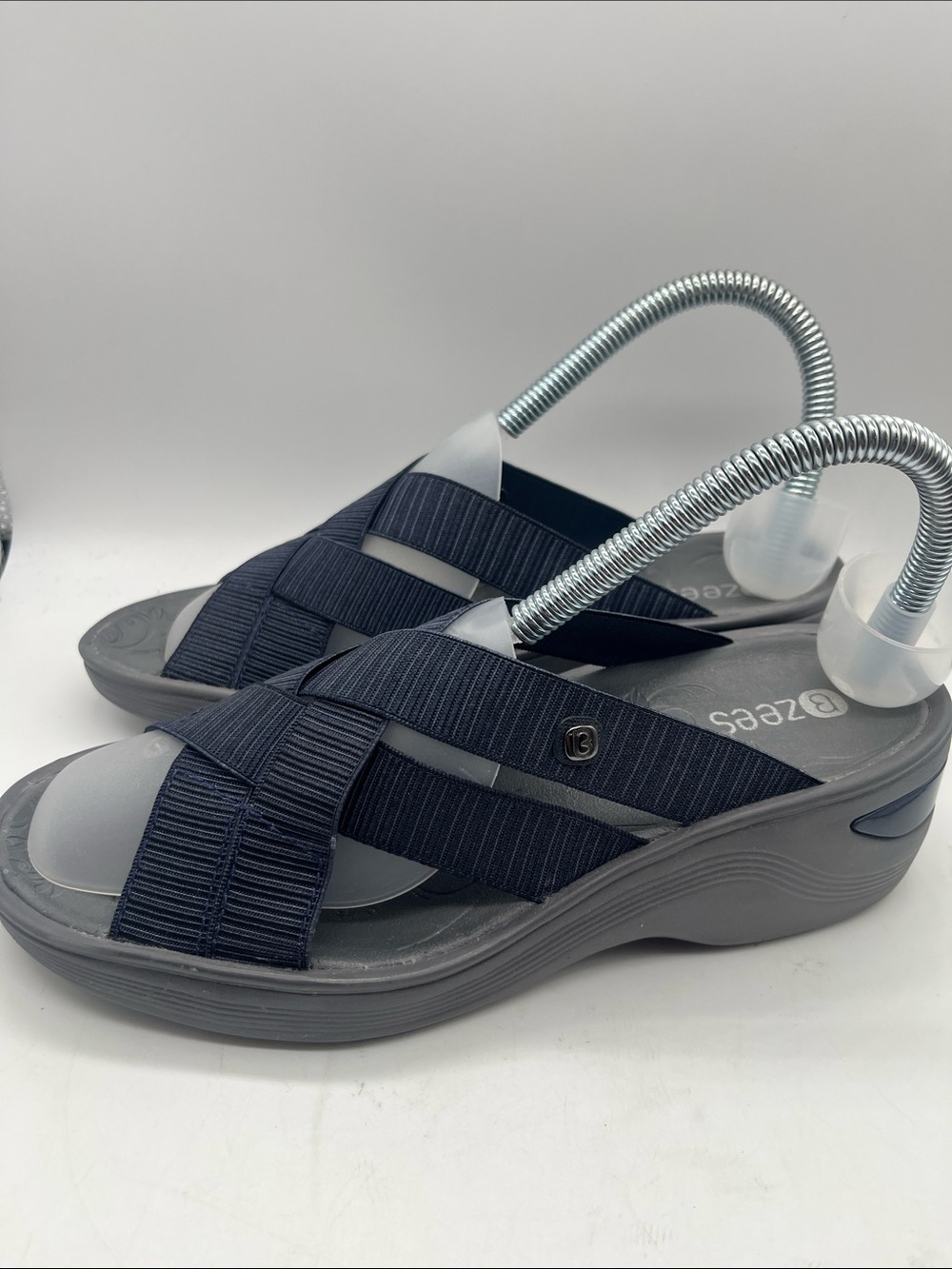 BZees Low Wedge Sandals Sz 6.5 Navy & Grey